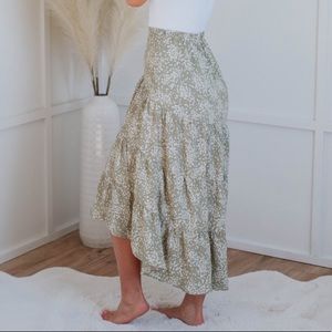 Boutique hi-low style skirt